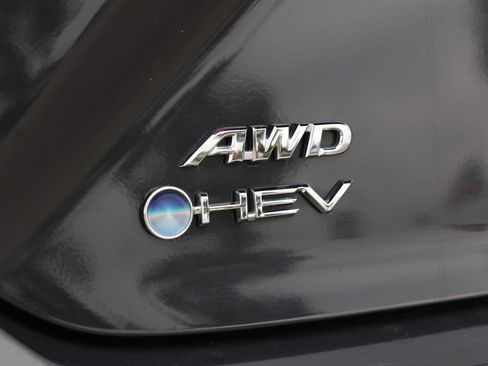 Used 2025 Toyota Camry LE w/ Convenience Package AWD/4WD image 9