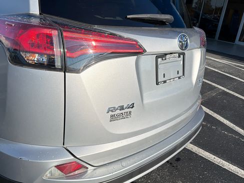 Used 2018 Toyota RAV4 XLE w/ Plus Extra Value Package AWD/4WD image 4