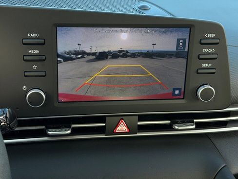 Certified 2023 Hyundai Elantra SE image 16