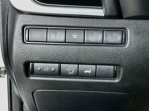 Used 2024 Nissan Rogue SV FWD image 17