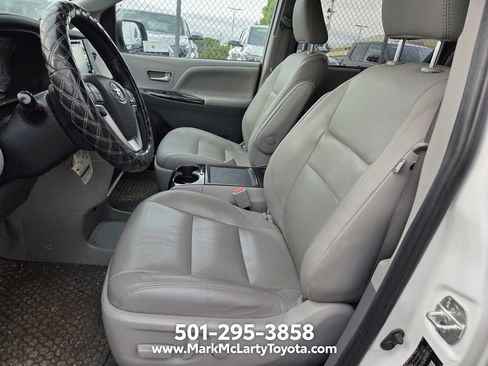 Used 2020 Toyota Sienna XLE FWD image 6