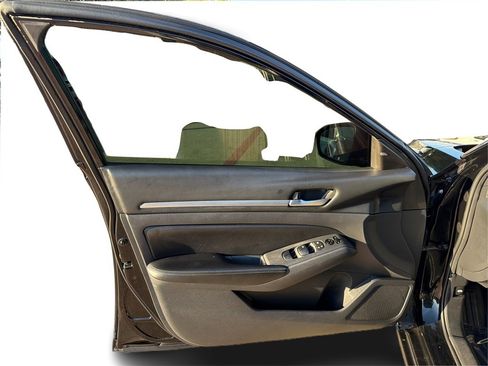 Used 2022 Nissan Altima 2.5 SV image 19