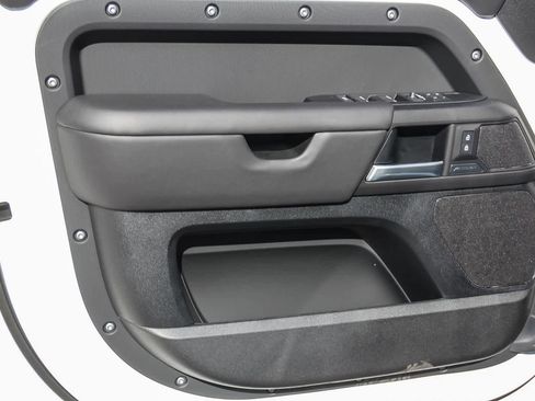 New 2026 Land Rover Defender 110 S image 18
