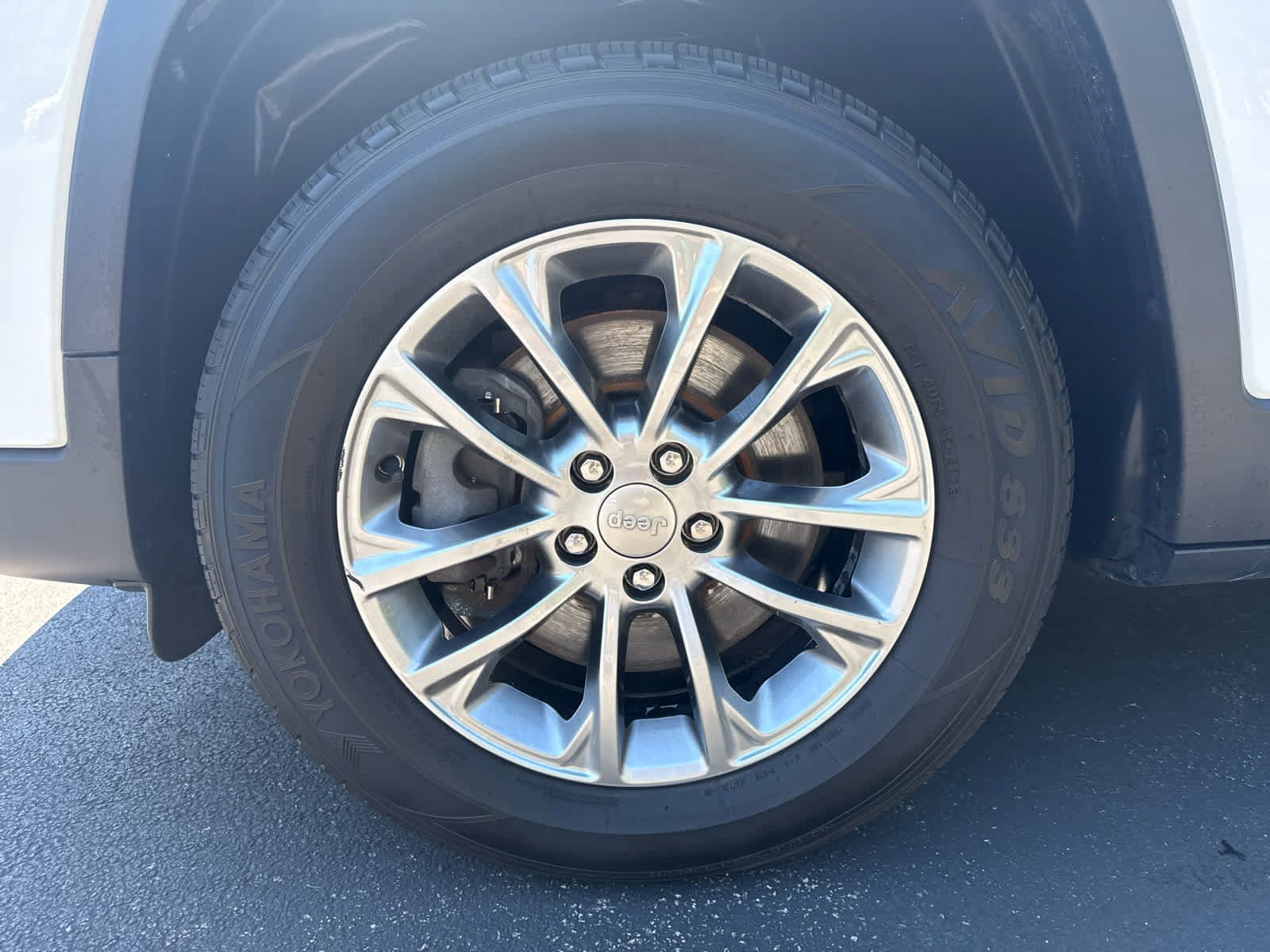 Used 2019 Jeep Cherokee Latitude Plus w/ Comfort/Convenience Group AWD/4WD image 9