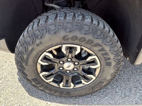 Used 2024 Chevrolet Silverado 1500 ZR2 AWD/4WD image 9