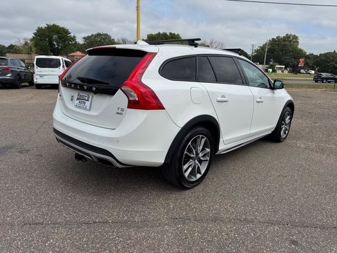 Used 2018 Volvo V60 T5 Cross Country w/ Convenience Package AWD/4WD image 4