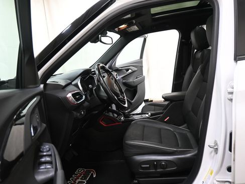 Used 2021 Chevrolet TrailBlazer RS w/ Sun and Liftgate Package FWD image 9