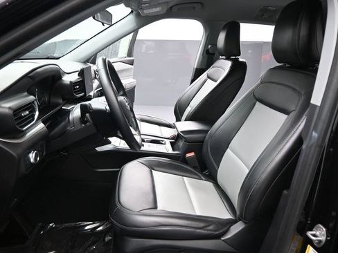 Certified 2022 Ford Explorer XLT w/ Equipment Group 202A image 10