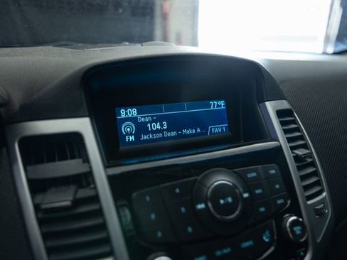 Used 2014 Chevrolet Cruze LT FWD image 25