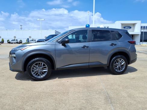 Used 2024 Nissan Rogue S AWD/4WD image 2