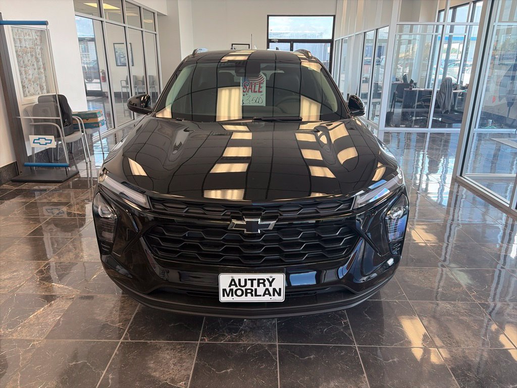 New 2026 Chevrolet Trax LT w/ Midnight Edition FWD image 8