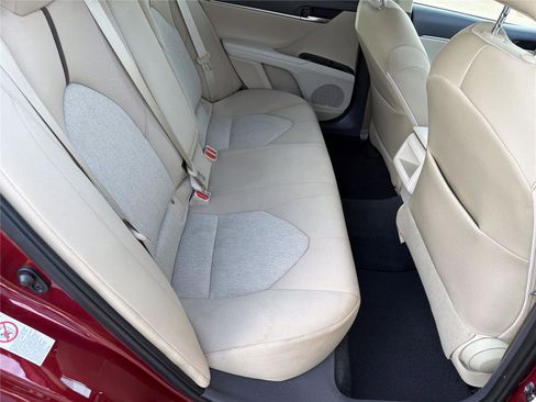 Used 2018 Toyota Camry LE FWD image 13