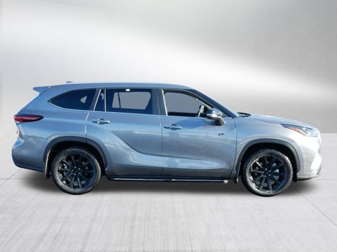 Certified 2026 Toyota Highlander XLE image 8