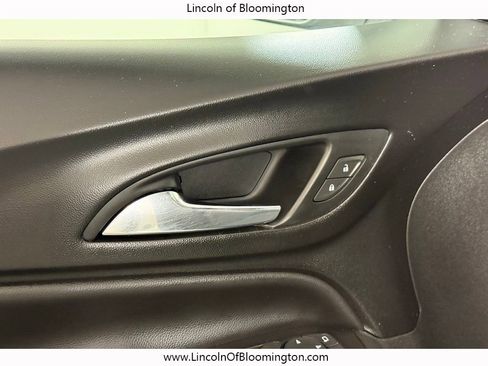 Used 2018 Chevrolet Equinox LT image 14