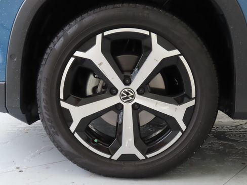 New 2025 Volkswagen Tiguan SE FWD image 25
