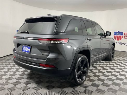Used 2024 Jeep Grand Cherokee Limited w/ Black Appearance Package AWD/4WD image 3