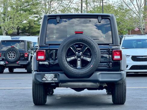 Used 2022 Jeep Wrangler Unlimited Sport AWD/4WD image 6