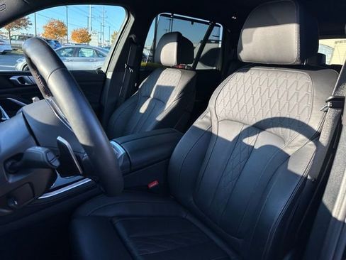Used 2025 BMW X5 M60i w/ Executive Package image 28