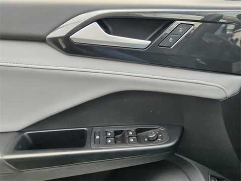 Certified 2022 Volkswagen Taos SEL w/ Panoramic Sunroof Package image 26