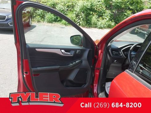 Used 2022 Ford Escape SEL w/ Technology Package AWD/4WD image 21