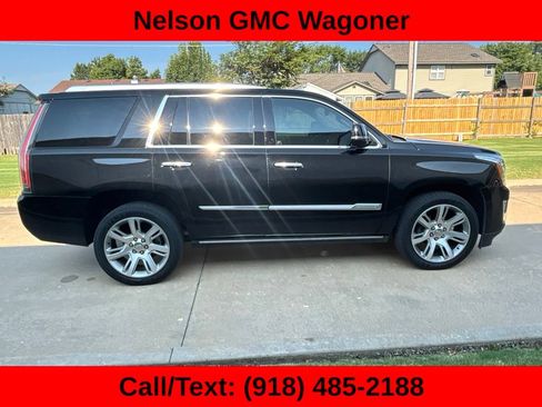 Used 2017 Cadillac Escalade Premium Luxury AWD/4WD image 4