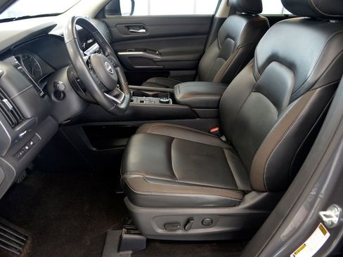 Used 2023 Nissan Pathfinder SL image 15