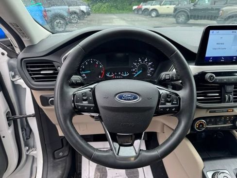 Used 2022 Ford Escape SE w/ Cold Weather Package AWD/4WD image 17