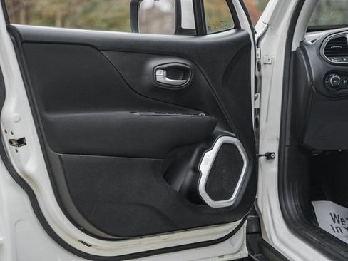 Used 2019 Jeep Renegade Latitude w/ Cold Weather Group image 37