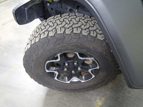 Used 2023 Jeep Wrangler Unlimited Rubicon AWD/4WD image 36