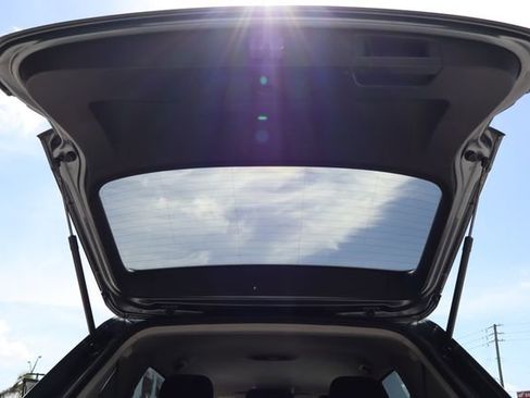 Used 2022 Volkswagen Tiguan SE image 24