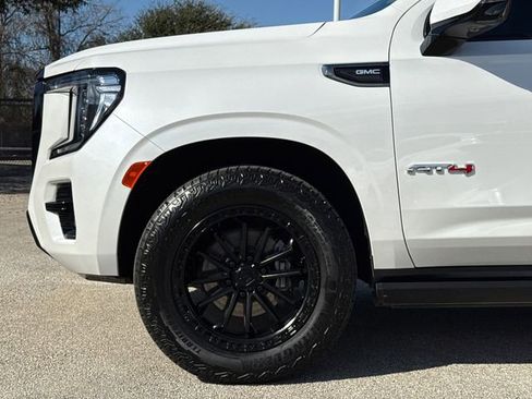 Used 2024 GMC Yukon AT4 w/ AT4 Premium Package AWD/4WD image 5