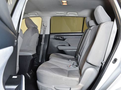 Used 2023 Toyota Highlander LE image 26