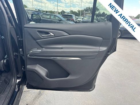 Used 2025 Chevrolet Traverse LT w/ Midnight/Sport Edition AWD/4WD image 13