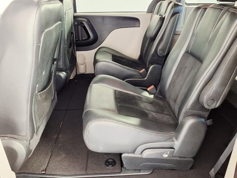 Used 2017 Dodge Grand Caravan SXT FWD image 10