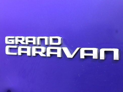 Used 2019 Dodge Grand Caravan SE w/ UConnect Hands-Free Group image 30