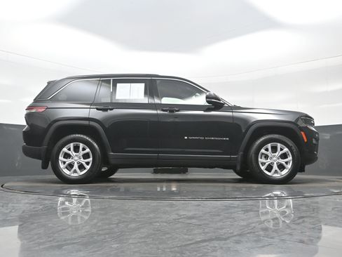 Used 2023 Jeep Grand Cherokee Limited w/ MOPAR Finishing Package image 32