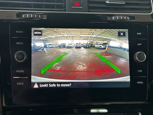 Used 2018 Volkswagen Golf R 4-Door image 24