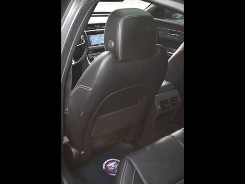 Used 2016 Jaguar XF S image 19
