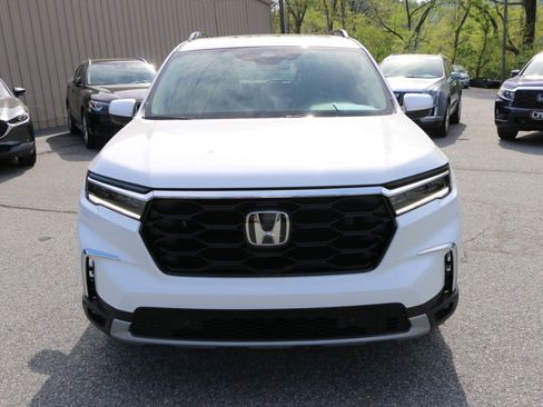 Used 2025 Honda Pilot Touring image 11