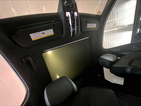 Used 2023 Porsche Cayenne image 25