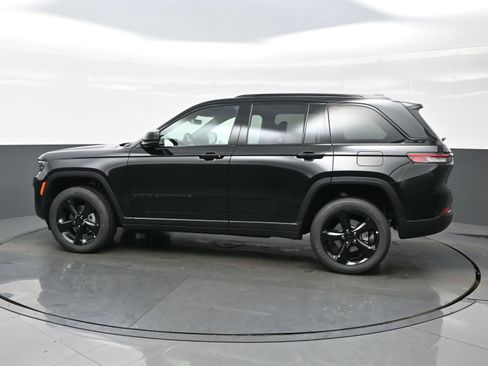 New 2025 Jeep Grand Cherokee Altitude image 3