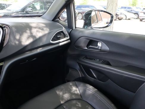 Used 2026 Chrysler Pacifica Select FWD image 46