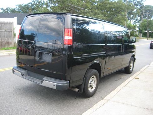 Used 2018 Chevrolet Express 2500 2500 3dr Cargo Van w/ Driver Convenience Package image 3