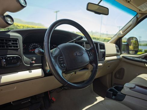 Used 2005 Ford Excursion Limited AWD/4WD image 13