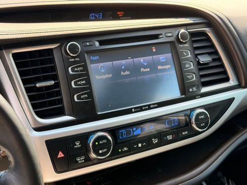 Used 2017 Toyota Highlander XLE FWD image 35