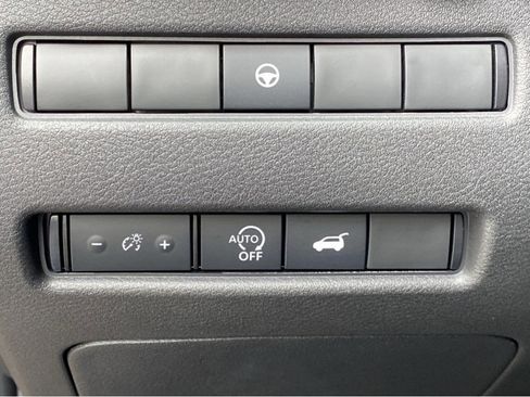 Certified 2025 Nissan Rogue SV image 10