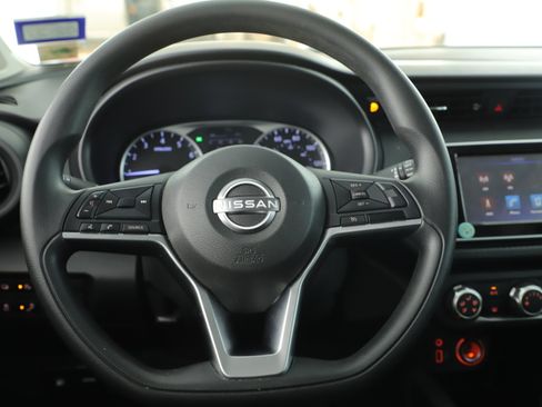 Used 2022 Nissan Kicks S FWD image 12
