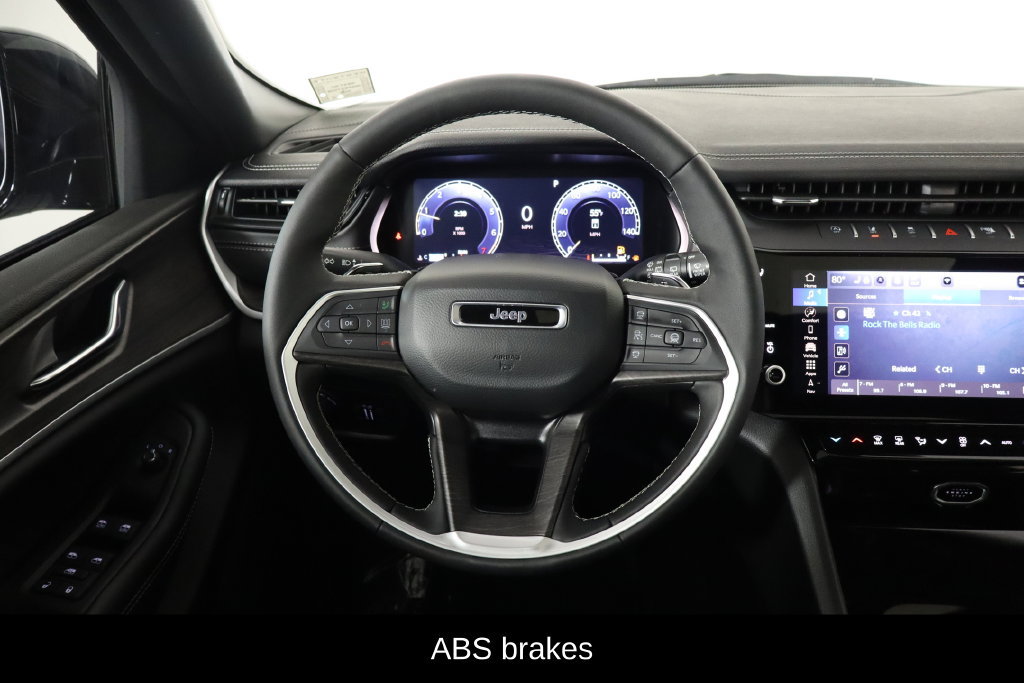 Used 2026 Jeep Grand Cherokee Altitude AWD/4WD image 7
