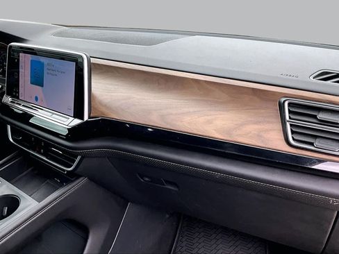 Used 2024 Volkswagen Atlas SE FWD image 17