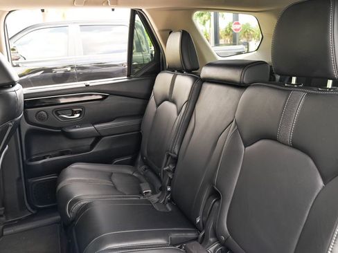 Used 2025 Honda Pilot EX-L image 16